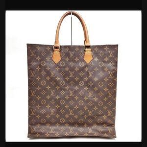 Louis Vuitton Sac de Plait (interior paint issues)